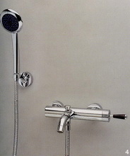 Lineatre Bell Однорычажный смеситель для ванны и душа